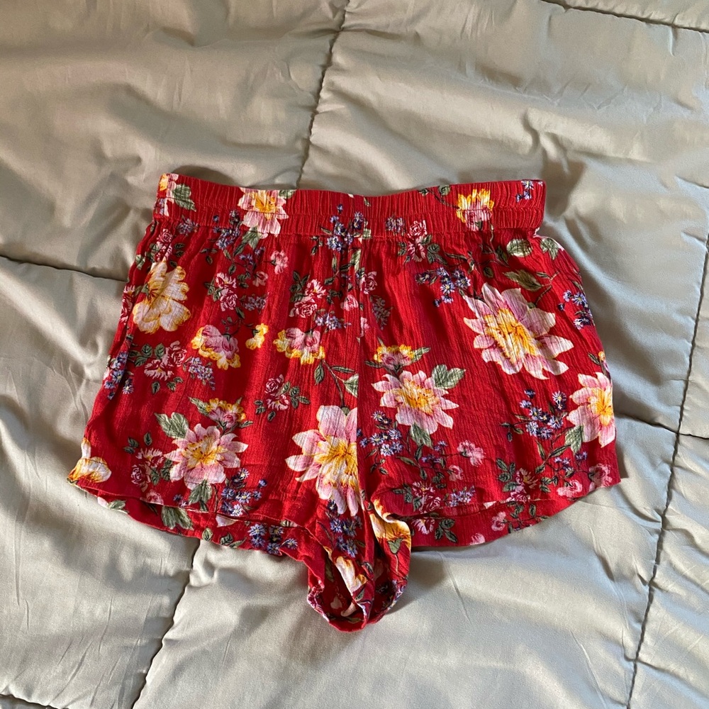 Kendall & Kylie Flowy shorts